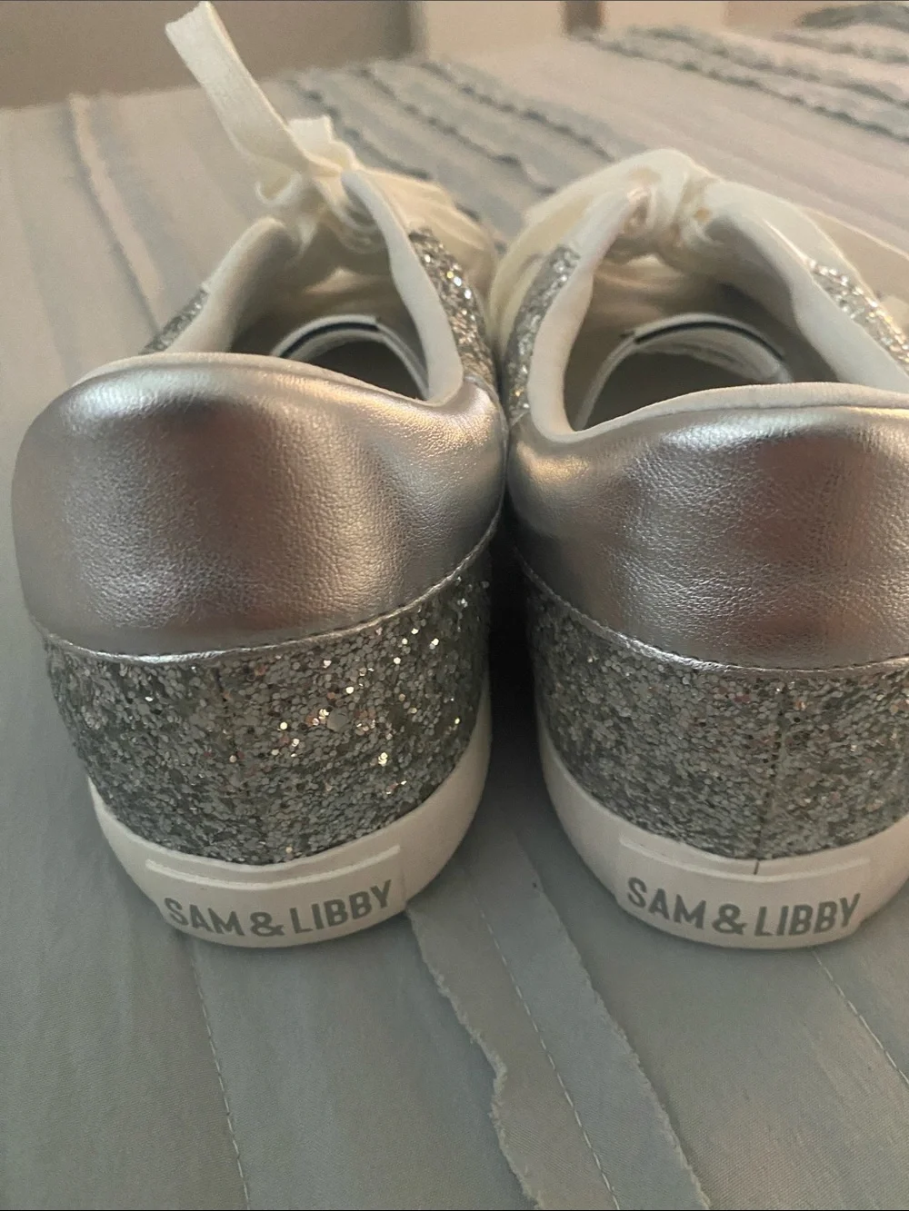 Sam & Libby White and Silver Glitter Low-Top Sneakers size 10